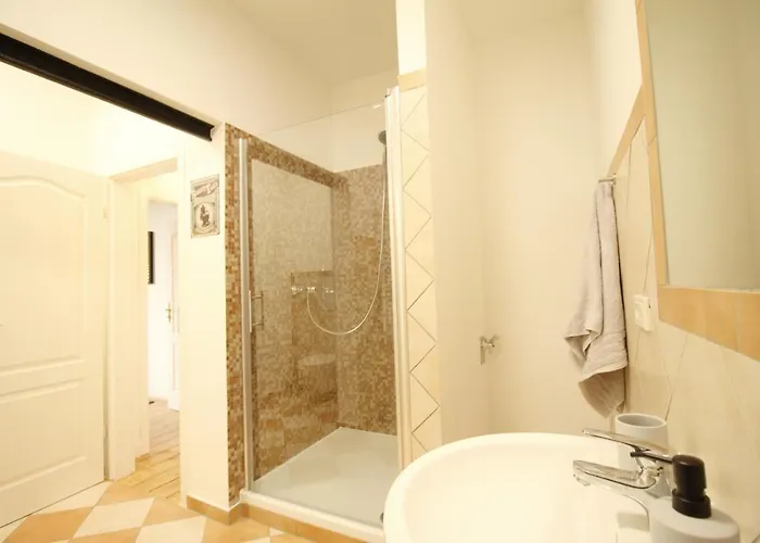 Zentrales Newyork-designapartment Mit 2 Betten Nahe Messe L Flughafen